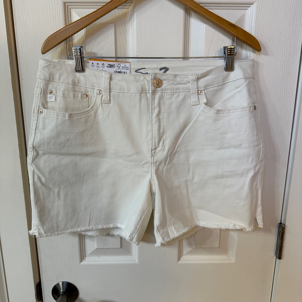 NWT Seven7 White Shorts 12 Frayed Hem Weekend Short 5 Inch Summer Flattering